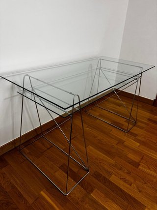 Mesa de cristal y metal multiusos
