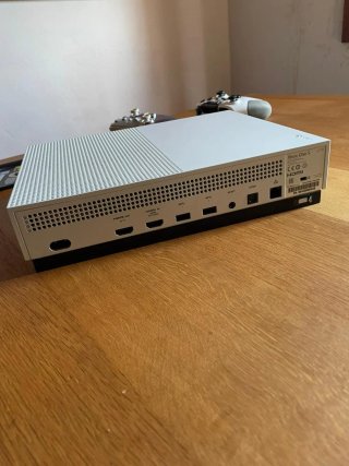 Xbox One S + 2 Mandos + Rocket League