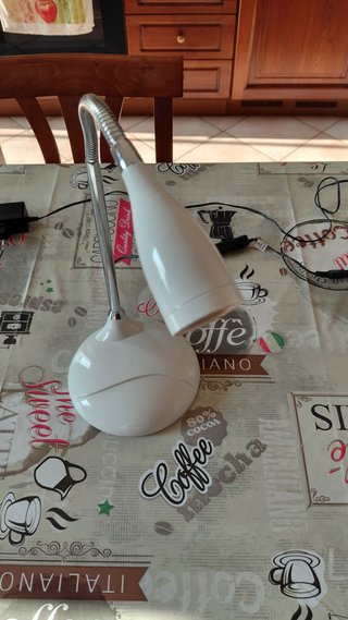 Lampada da scrivania bianca pieghevole