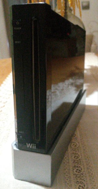 Wii Negra + Mando + Soporte Vertical + Cableado