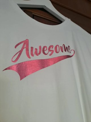 Camiseta deportiva blanca sin mangas con diseño
