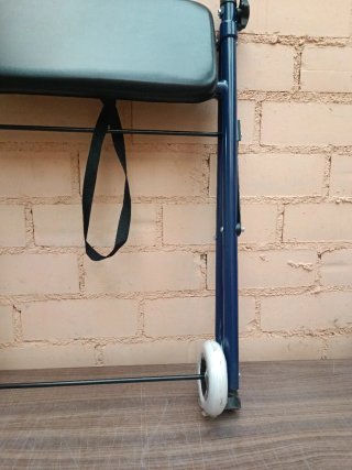 Andador de dos ruedas Mobiclinic Emérita Azul