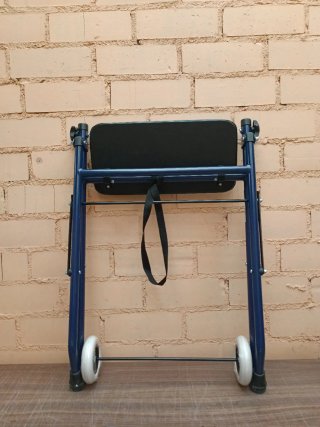Andador de dos ruedas Mobiclinic Emérita Azul