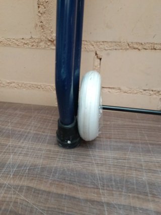 Andador de dos ruedas Mobiclinic Emérita Azul