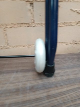 Andador de dos ruedas Mobiclinic Emérita Azul