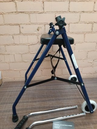 Andador de dos ruedas Mobiclinic Emérita Azul