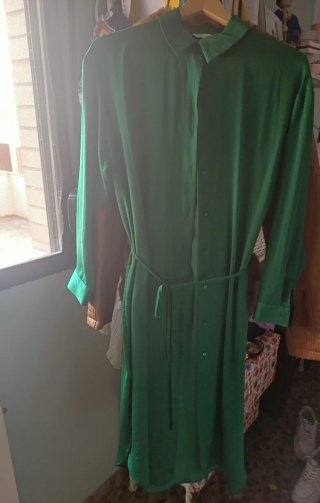 Vestido verde Stradivarius