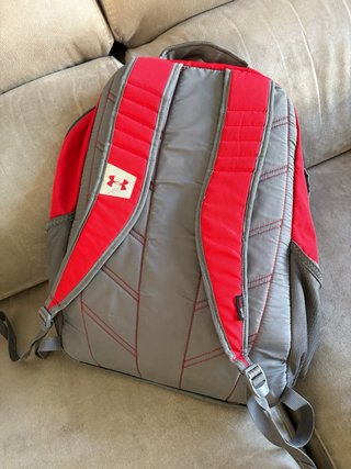 Mochila Under Armour Roja y Gris