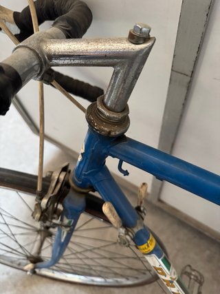 Bicicleta de carretera azul