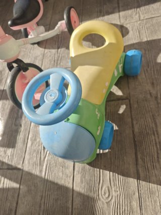 Triciclo y correpasillos infantil