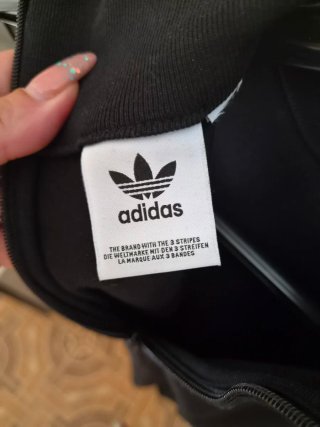 Abito Adidas nero con logo