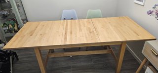 Mesa de comedor extensible de madera