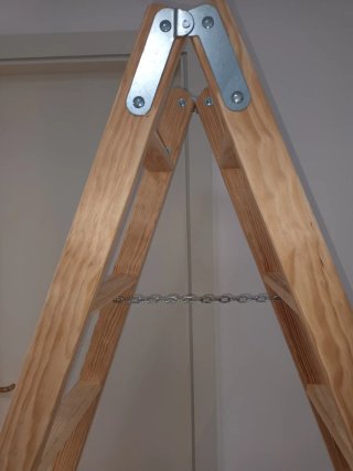 Escalera de madera plegable
