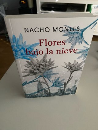 Flores bajo la nieve