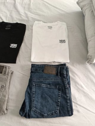Pack 2 Camisetas Vans y 2 Pantalones Mango