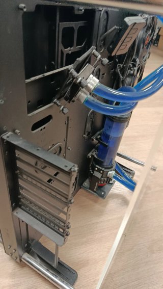 Caja Gamer Thermaltake con Refrigeración líquida