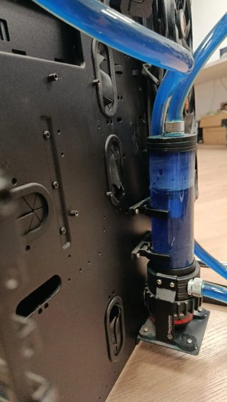 Caja Gamer Thermaltake con Refrigeración líquida