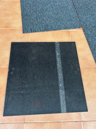 Moqueta modular 50x50 cm. Marca Interface
