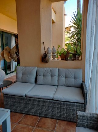 Conjunto Muebles Terraza: Sofá, Mesa Cristal y 2 m