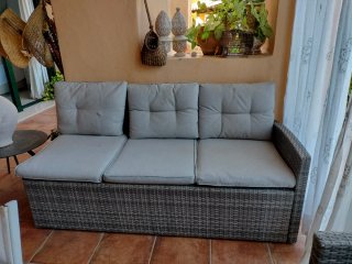 Conjunto Muebles Terraza: Sofá, Mesa Cristal y 2 m