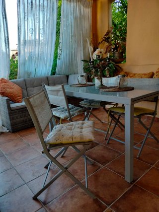 Conjunto Muebles Terraza: Sofá, Mesa Cristal y 2 m