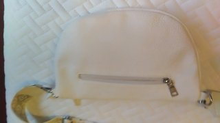 Bolso Riñonera Blanco con Correa Estampada