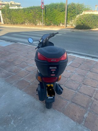 Piaggio 49 Scooter Negra
