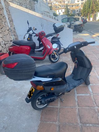 Piaggio 49 Scooter Negra