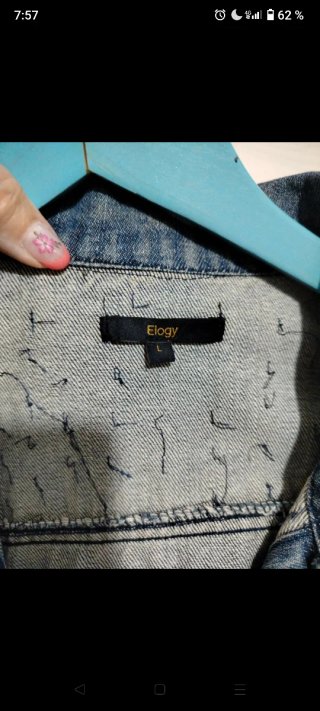 Chaqueta vaquera con lentejuelas y bolso