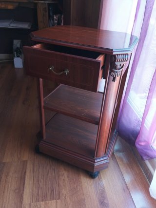 Mesita auxiliar con cajón ideal entrada o  t.v.