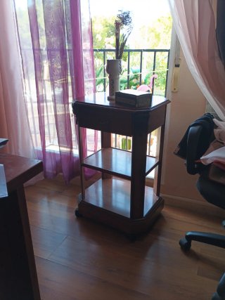 Mesita auxiliar con cajón ideal entrada o  t.v.