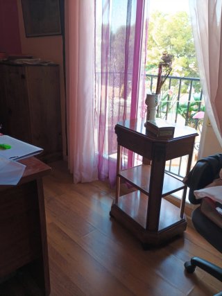 Mesita auxiliar con cajón ideal entrada o  t.v.