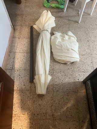 Sombrilla grande blanca