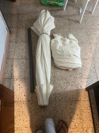 Sombrilla grande blanca