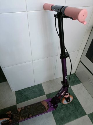 Patinete Oxelo morado con freno de pie y mano