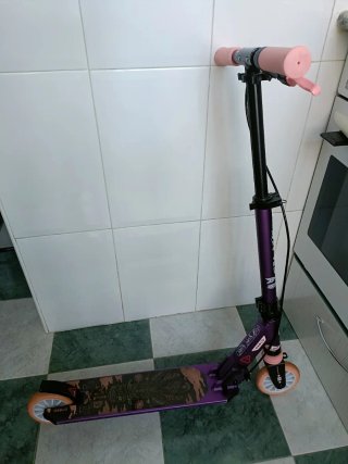 Patinete Oxelo morado con freno de pie y mano