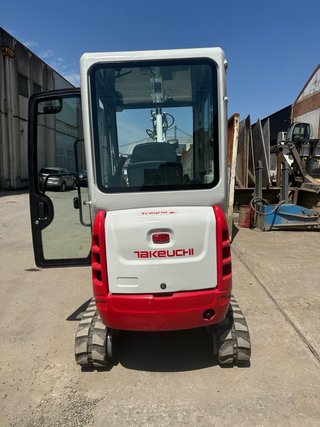 Retroexcavadora Takeuchi TB216 Usada 2600h