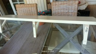 Estantería de pared blanca