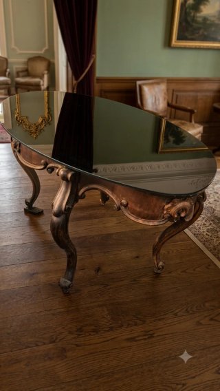 Mesa antigua madera tallada con cristal