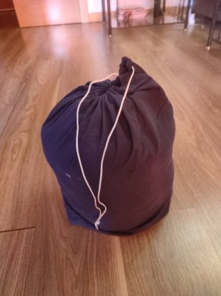Saco de dormir tipo momia azul y rojo