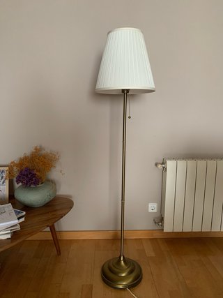 Lámpara de pie (ÅRSTID).