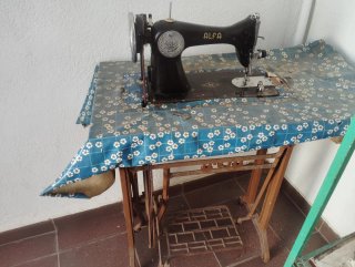 Máquina de coser Alfa antigua
