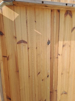 6 Sillas de mimbre y mesa de madera
