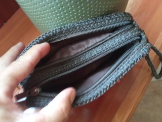 Cartera monedero con flor y abalorios
