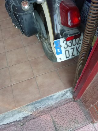 Moto Daelim Cruiser Beige y Negra