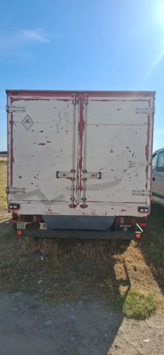 Camión MAN con motor averiado