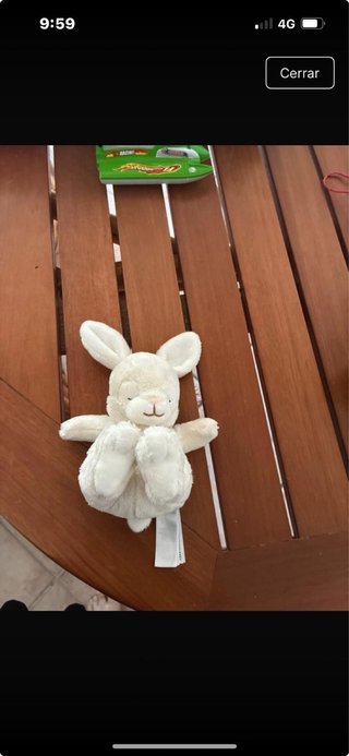 Peluche de conejo blanco suave