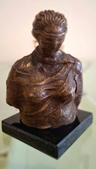 J. L. Fernández escultura la justicia