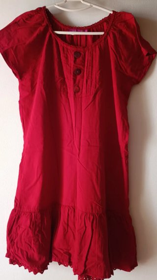 Vestido rojo holgado con volantes