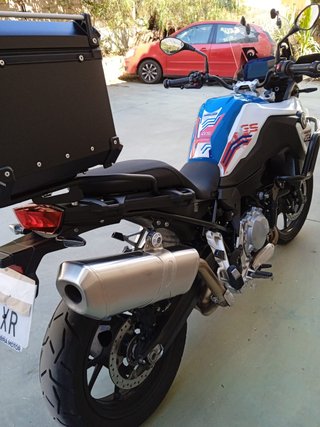 BMW F 750 GS Azul y Blanca